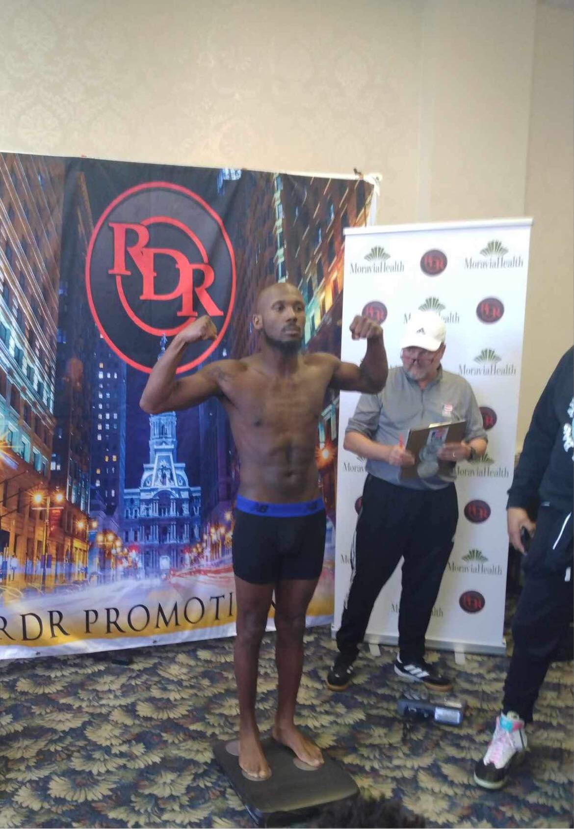 RONDALE HUBBERT MAKES WEIGHT IN PHILLY FOR GREG OUTLAW SHOWDOWN ON SATURDAY  NIGHT - MN Boxing Events, Shows, News, MN Boxers, Schedule